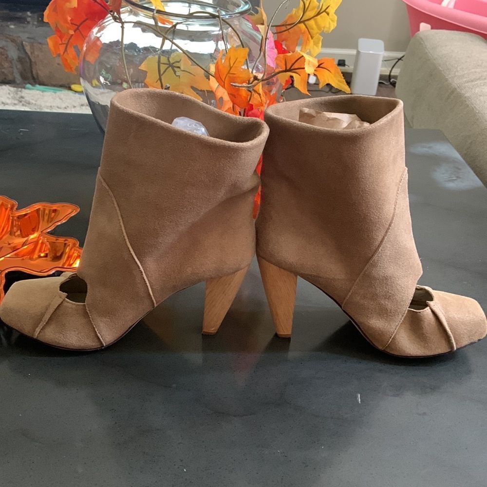 Kathryn Amberleigh ankle boots size 10M preloved ❤️GUC